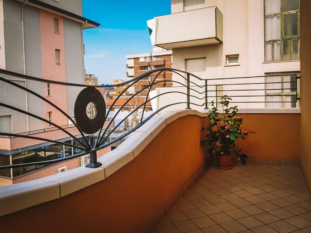 Hotel Romantica Rimini Exterior foto