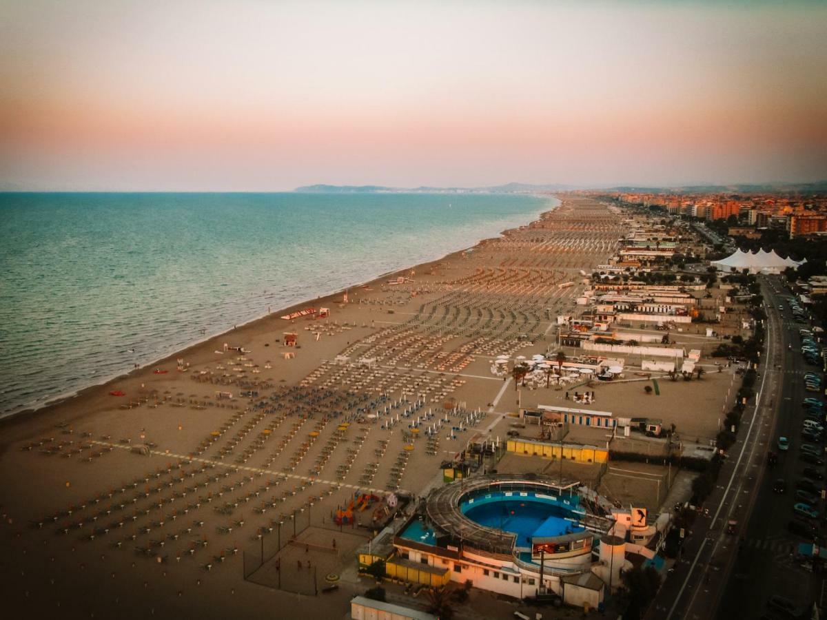 Hotel Romantica Rimini Exterior foto